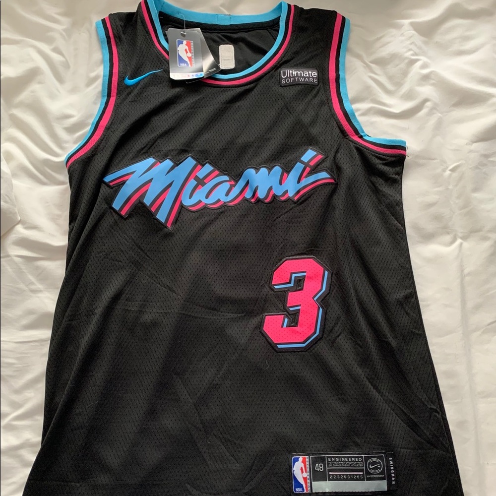 Men’s Miami Heat Dwayne Wade Jersey. Medium